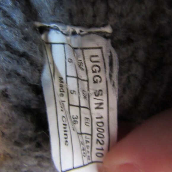 UGG Australia Boots Lattice Cardy Gray Knit 2-Button Tall Winter Women's 6 - Picture 6 of 7